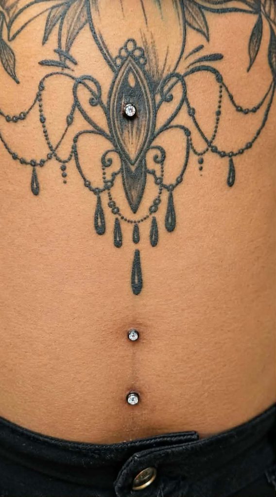 Implants (microdermals) au ventre